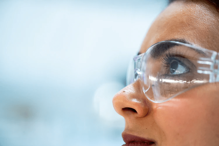 Why Your Worker Should Wear Safety Glasses