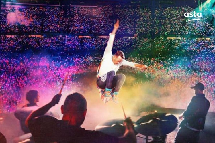 Apa Sih Hubungannya Pengadaan Sama Konser Coldplay di Jakarta?