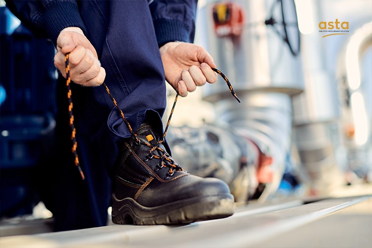 3 Alasan Mengapa Para Pekerja Lapangan Wajib Menggunakan Safety Shoes